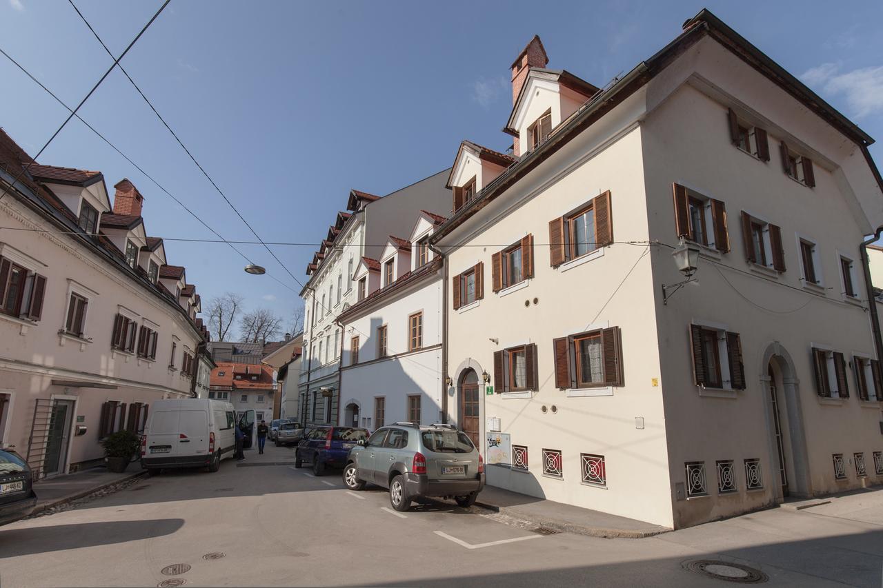 Spacious 2-Bedroom Apartment Zabjak With Ac Tour As Laibach Exterior foto