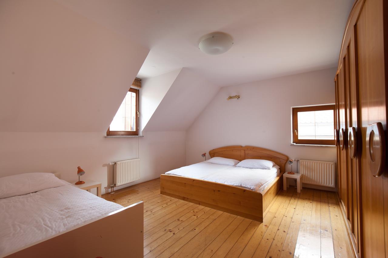 Spacious 2-Bedroom Apartment Zabjak With Ac Tour As Laibach Exterior foto