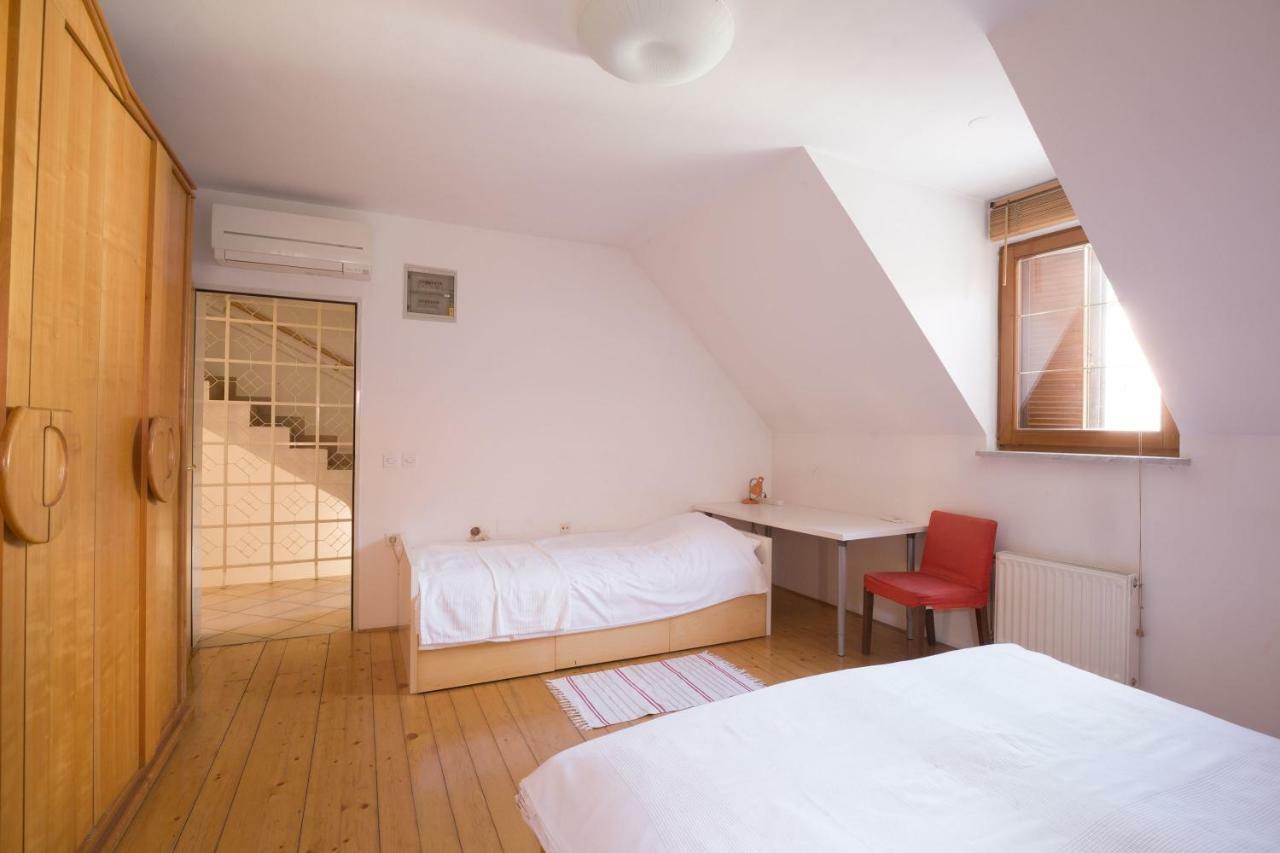 Spacious 2-Bedroom Apartment Zabjak With Ac Tour As Laibach Exterior foto